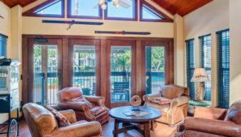 2 MI to USF + Long Term Stays allowed + Gym + Pool - Photo 4