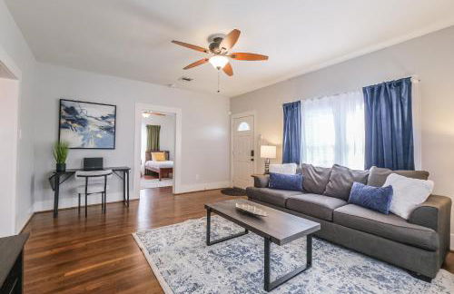 Lindale Charming Home Sleeps 4 Yard WiFi - Foto 7