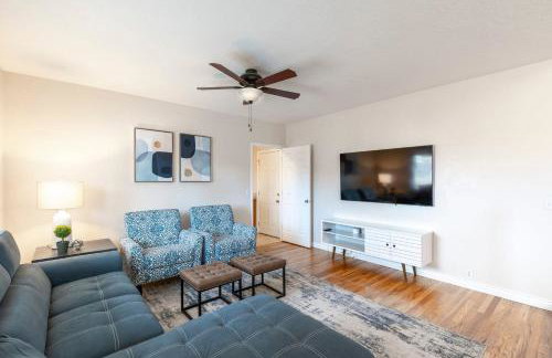 Business in Front and Fun in the Back Pets too - Photo 8