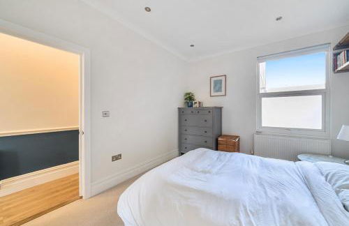 Entire Modern Apartment with Garden Near Underground Station - Foto 2