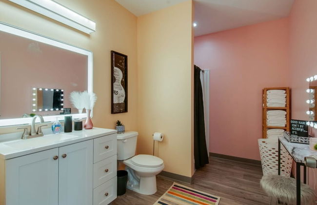 NEW 4 Bedroom Apt Near DT Walk to Restaurants - Foto 7