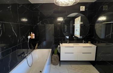 Très grande maison de caractère - 15 personnes rénovée - Foto 10