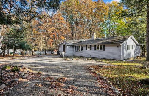 Serene Pocono Escape Hot Tub Lake Access - Foto 15