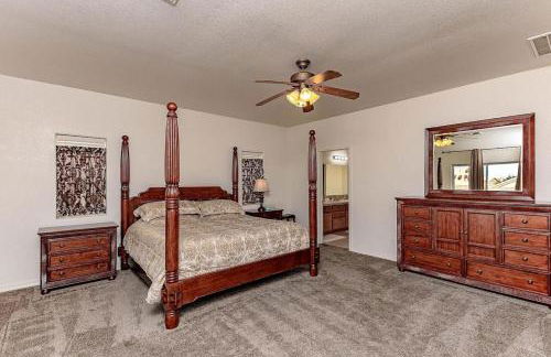 Spacious Home - Pool Table, Game Room & Jacuzzi - Foto 7