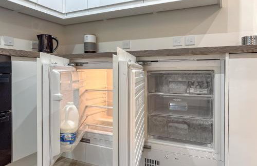 PRIME CITY CENTRE MK STAY, Stylish Spacious Apartment, AIR CONDITIONG, Two bathrooms, FREE GATED ALLOCATED PARKING & Lift access - Foto 47
