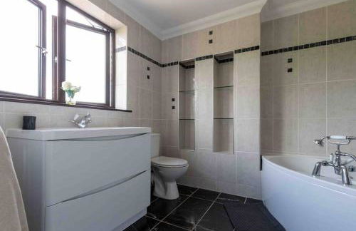 Huge 6 Bed House with Entertainment room and Hotub - Foto 12
