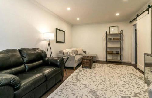 Luxurious 5 BR Home in the Heart of Sylvan Beach - Foto 9