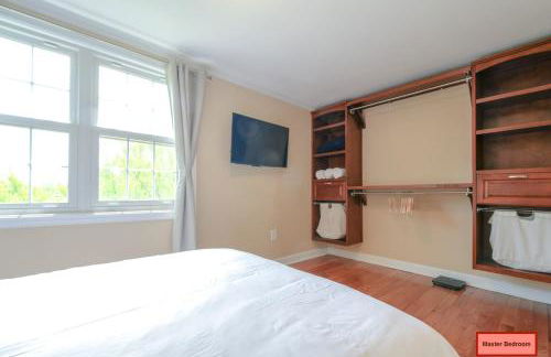 NEW! 3-story Townhome - Private, Self checkin, Quiet. - Foto 14