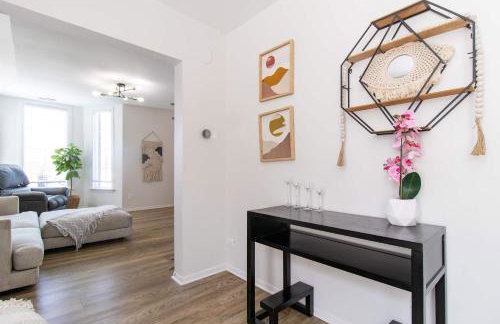 Chi-Town Hideout #2 - Near Metra - Foto 26