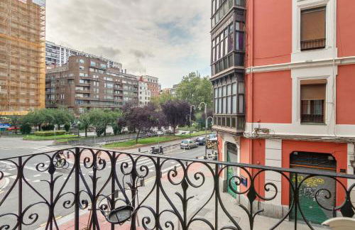 Muy Luminoso a 5 min del centro de Bilbao - Foto 3