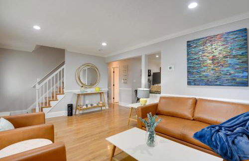Great for Gatherings! Charming Woodbridge Duplex - Photo 4