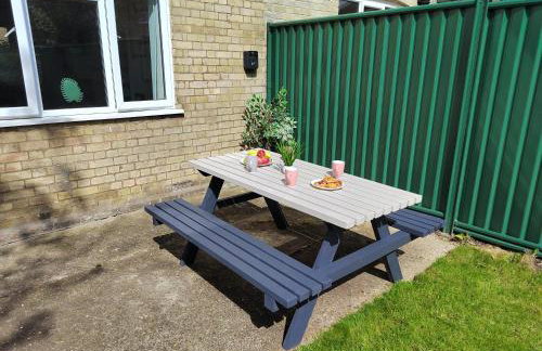 Epicsa - Corporate & Family Stay in 3 Bedroom House with Garden, FREE parking - Foto 10