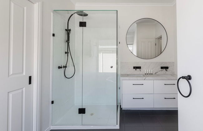 Clifftop Luxury With Spectacular Ocean Views - Photo 20