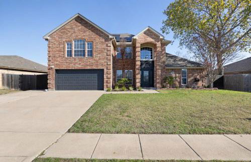 Spacious 5-bedroom villa in welcoming Burleson with WiFi, AC - Foto 1
