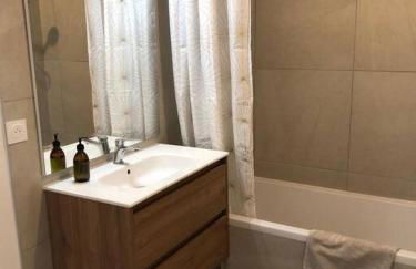 T2 - 1 ch - Garage privé - Balcon - 15 min du lac - Photo 12