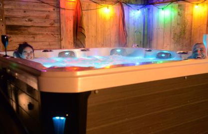 Roulotte Gîtes O bien-être massage Spa Séjour bien-être en hébergement insolite roulotte Karantez ou en gîtes Melon ou Yock à 800 m des plages - Foto 1