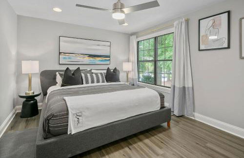 NEW! Large 3-story townhome Private, Self checkin, Pet Friendly! - Foto 28