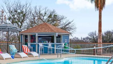 Hot Tub Pool Gameroom ~ Guesthouse ~ Holiday Fun - Photo 2