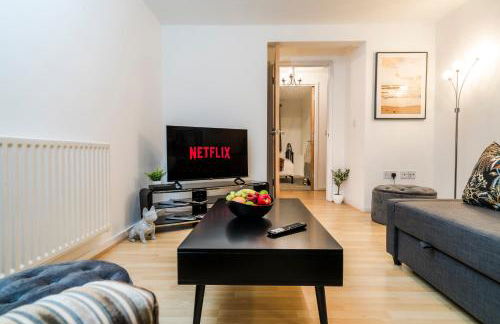 2BR Modern Flat With Free Parking - Foto 32