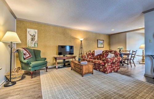 Single-Story Fairfield Bay Condo with Deck! - Foto 4