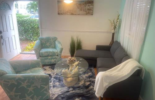 2BR Comfortable Downtown House Near Beach and More - Foto 9