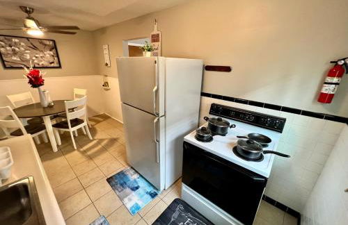 Red Ruby Spacious 2 Bedroom Apt 10 Minutes to Dwntwn - Foto 8