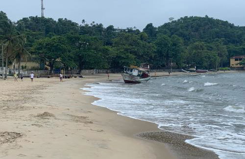 Praia das Cigarras São Sebastião a 50 metros da praia - Wi-Fi - 500 Mega - Foto 41