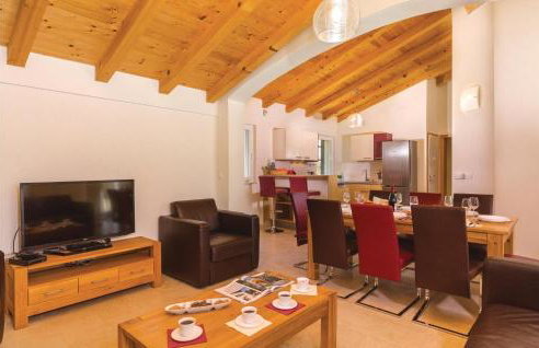 Gorgeous Home In Rezanci With Jacuzzi - Foto 3