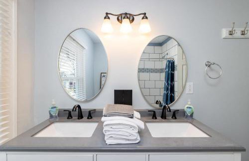 5 Bedroom 3200 Sq Ft House for Downtown Travelers - Photo 38