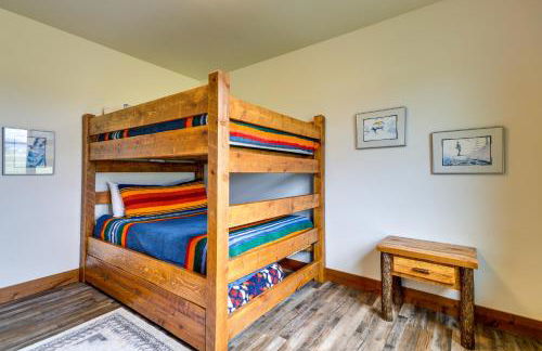 Sleek Red Lodge Home Rental with Private Hot Tub! - Foto 23