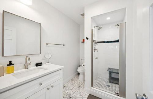 Mt Adams Lookout with Best City View and Parking - Foto 14