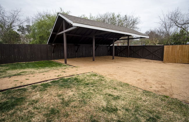 Brand NEW Large Impressive House Near Downtown! - Photo 41