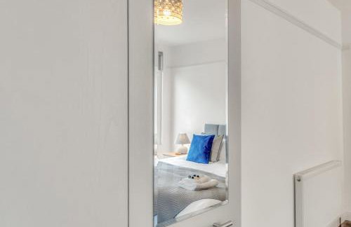 JUNGLE HOT TUB, games room, near eateries, micro brewery, pubs, beauty salons and boutique shops, Argyle, free Netflix, in the heart of Plymouth - Dogs welcome - Hosted by Absolute Accommodation Plymouth - Foto 11