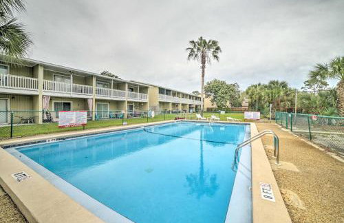2 Mi to Beach! Bayside PCB Escape with Pool Access - Foto 3