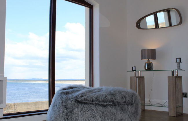 Beachfront Panoramic Seaview Free Wifi & Parking - Photo 3