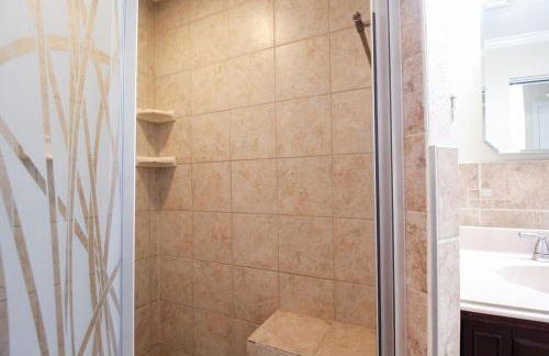 Elegant 3BR 2BA Private Pool Home - Foto 23