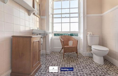 Spacestation Four 4 Bedroom Serviced Apartment By AltoLuxoExperience Short Lets & Serviced Accommodation With Free Wifi - Foto 26