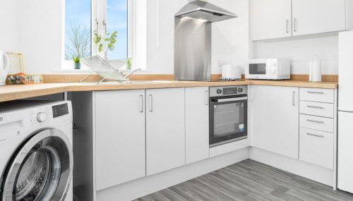 Stylish Two Bed Apartment -Cradley Health - Smart Tv - Netflix - Parking 27BC - Foto 5, stove, toaster