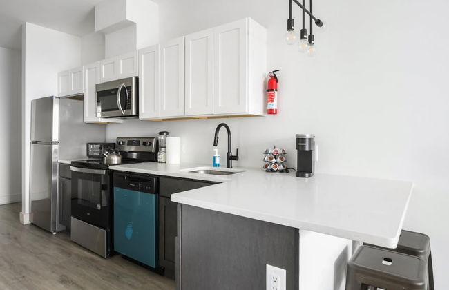 Luxury 2BR 30 Mins to Manhattan Evonify - Photo 17