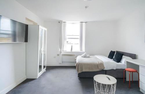 Stylish 3BR Derby Apartment - Sleeps 6, Central Location - Foto 19