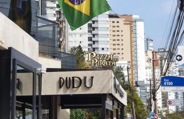 Lindo apto tudo novinho, prédio frente mar - Foto 70