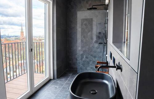 City Centre Roof Terrace Penthouse with Parking - Photo 26