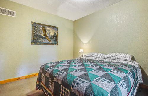 Peaceful Wautoma Retreat with Deck on 10 Acres! - Foto 15