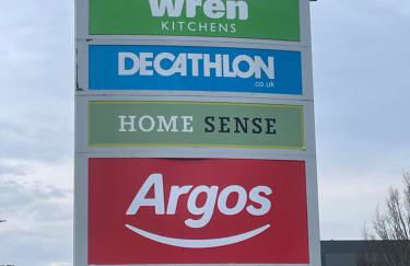 4 bedroom house with Garden, Parking & 3 mins Walking Distance from Train Station - Photo 54