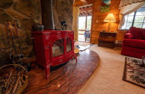 Warm Woodland Getaway with Land - Foto 40