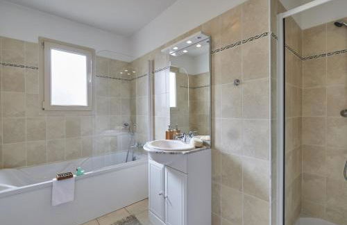 Villa in France with Private Garden - Foto 13