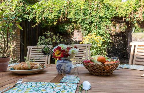 Large family home based at Westerlands Farm - Photo 9