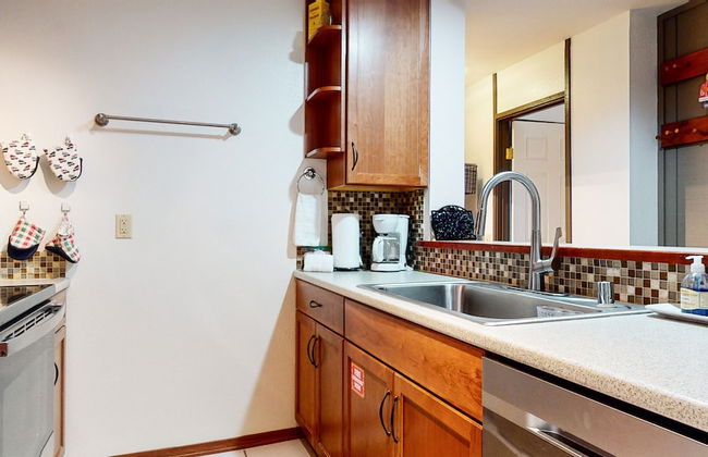 Escape to The Summit - Pool & HT Next Door - Foto 10