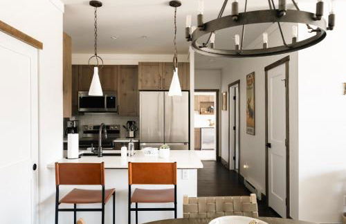 New Luxe Condo - Hot Tub - Minutes to WP! - Fraser - Foto 6