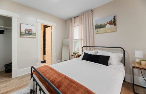 Beautiful 2 Bed 1 Bath home near College Hill - Photo 26